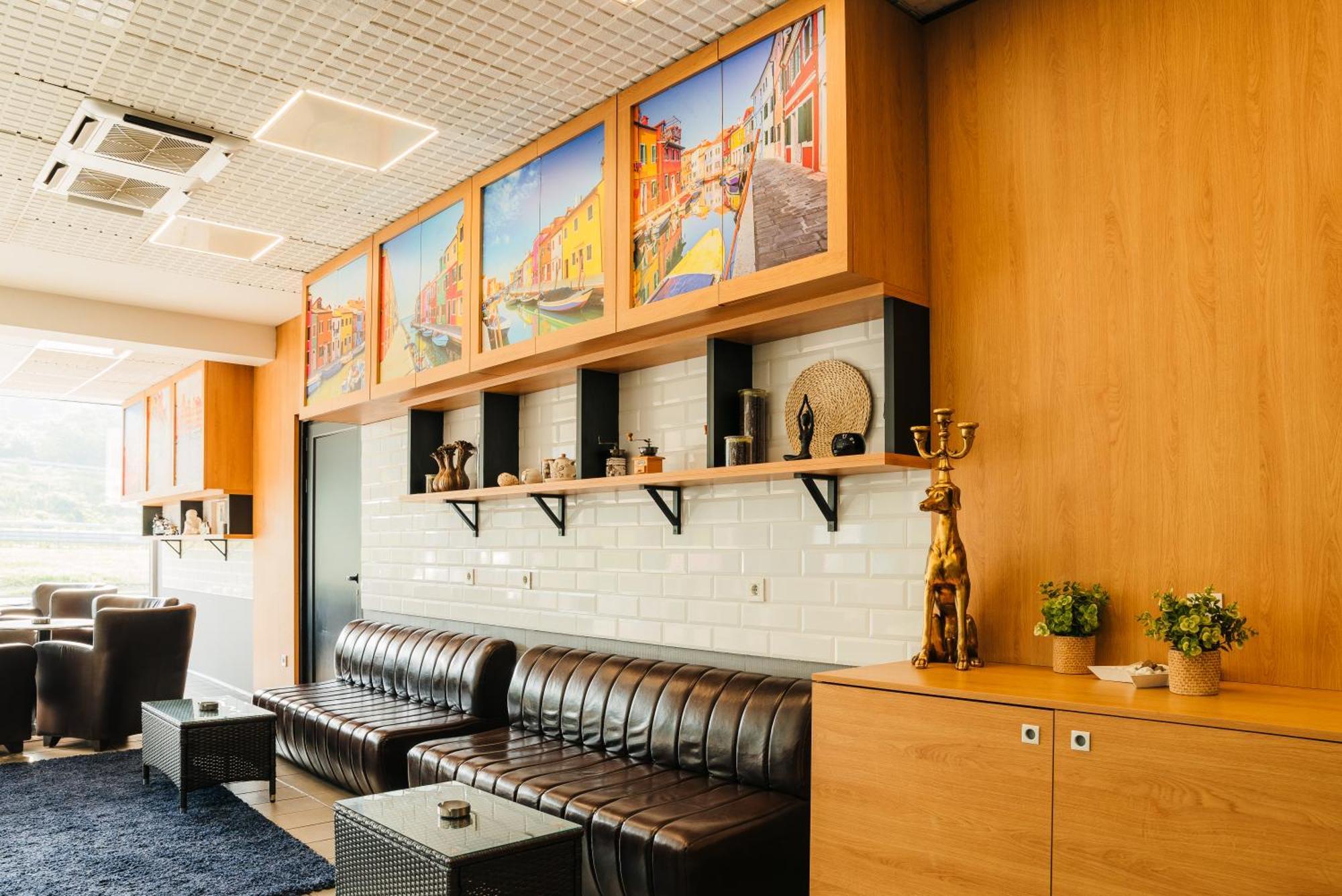 Hotel Ihtiman Εξωτερικό φωτογραφία