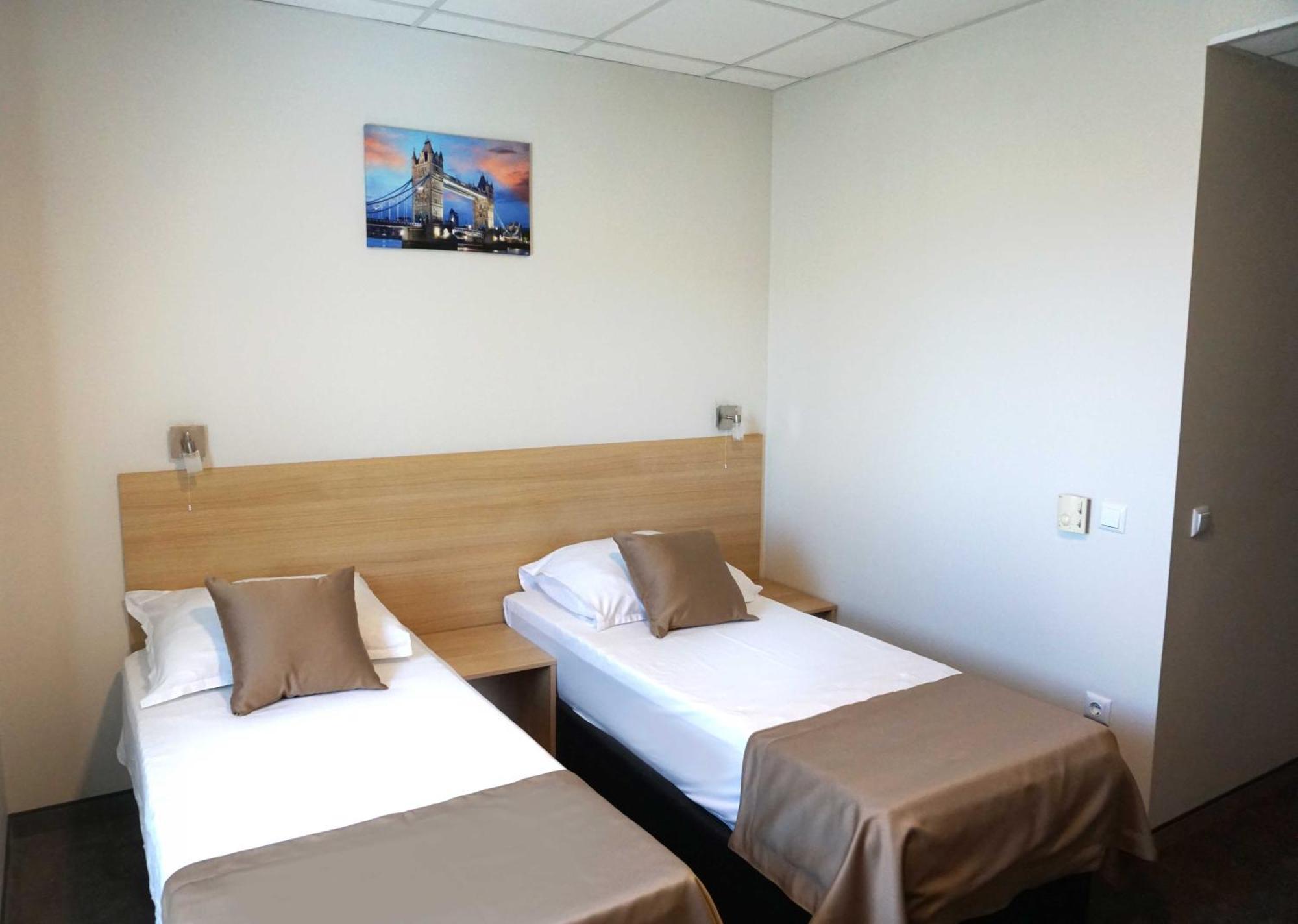 Hotel Ihtiman Εξωτερικό φωτογραφία